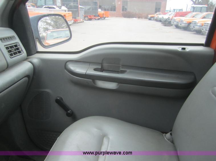 image for item B5631 2003 Ford F250 pickup truck