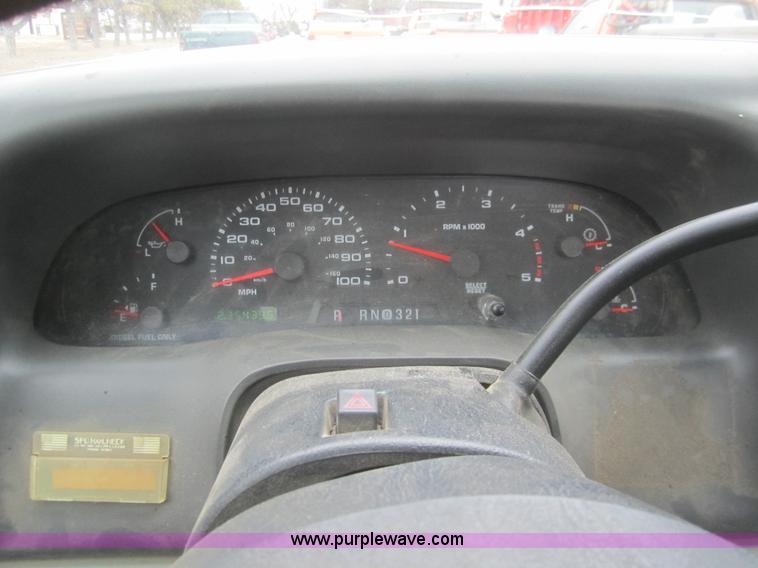 image for item B5631 2003 Ford F250 pickup truck