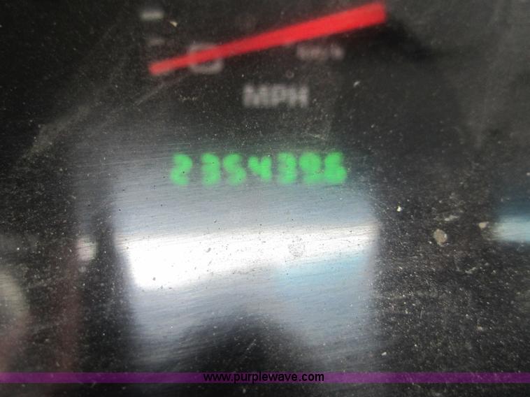 image for item B5631 2003 Ford F250 pickup truck