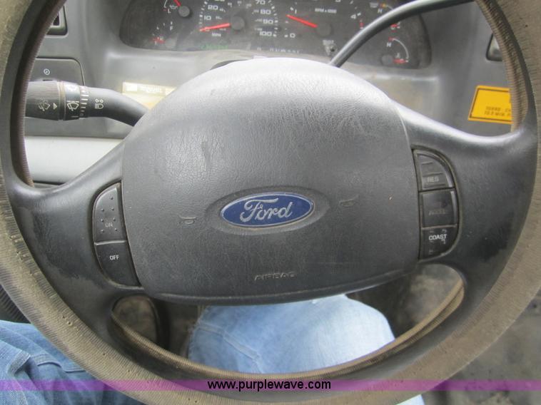 image for item B5631 2003 Ford F250 pickup truck