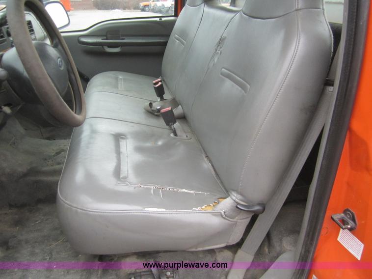 image for item B5631 2003 Ford F250 pickup truck