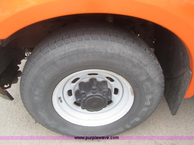 image for item B5631 2003 Ford F250 pickup truck