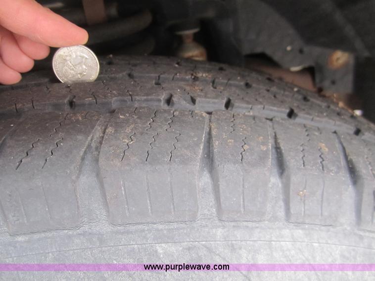 image for item B5631 2003 Ford F250 pickup truck