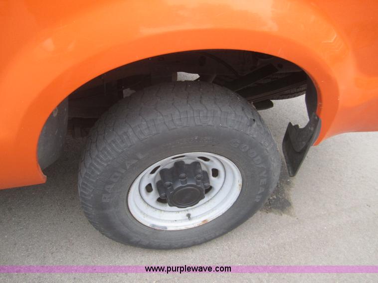 image for item B5631 2003 Ford F250 pickup truck