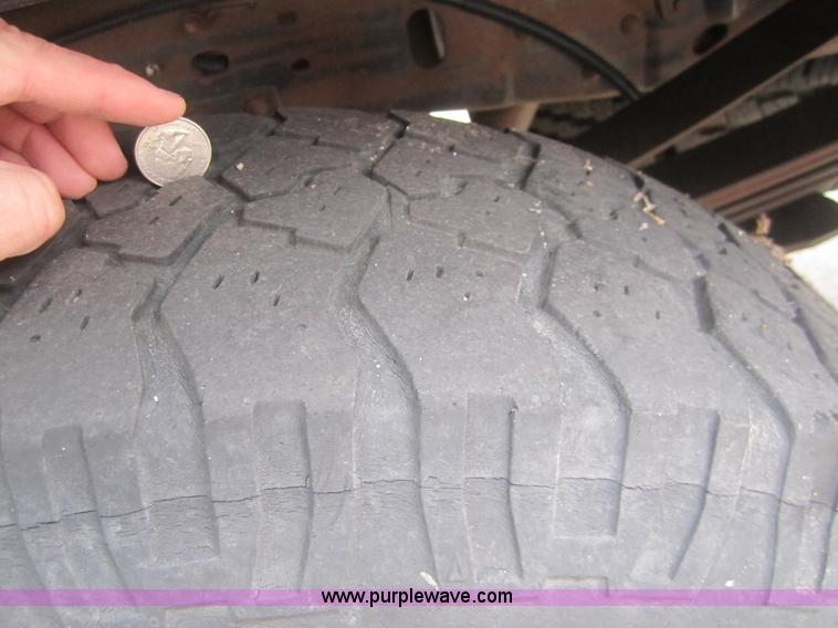 image for item B5631 2003 Ford F250 pickup truck