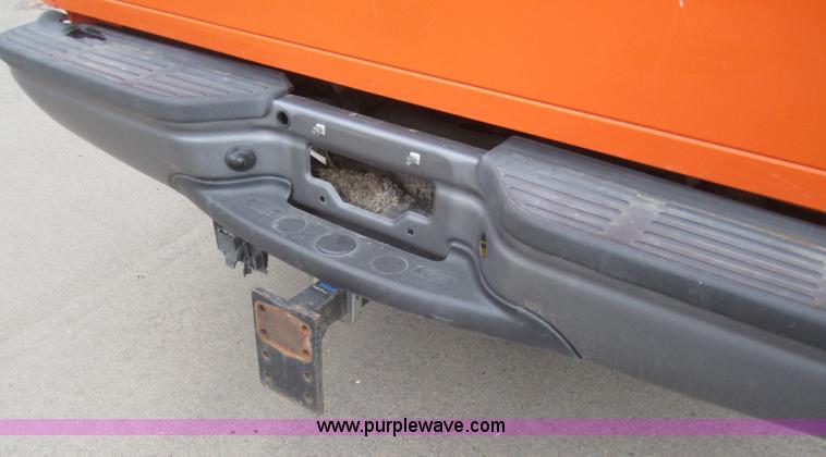 image for item B5631 2003 Ford F250 pickup truck