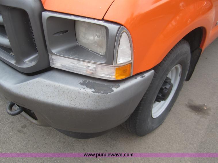 image for item B5631 2003 Ford F250 pickup truck