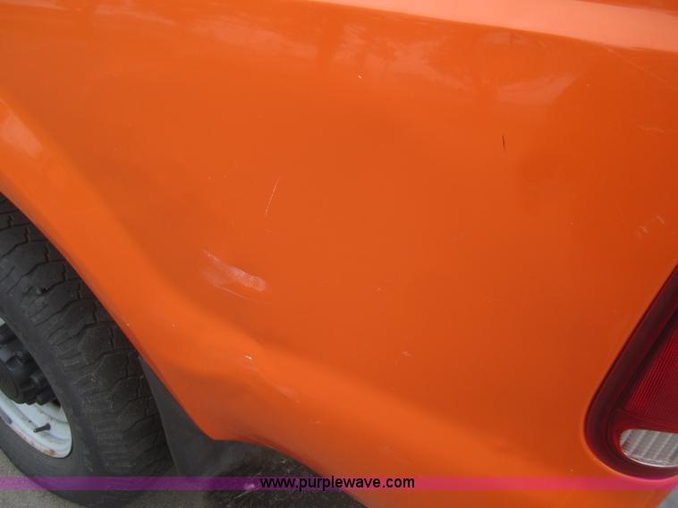 image for item B5631 2003 Ford F250 pickup truck