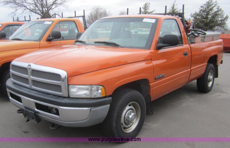 image for item B5632 2001 Dodge Ram 2500 pickup truck