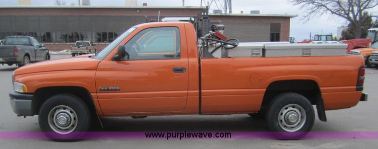 image for item B5632 2001 Dodge Ram 2500 pickup truck