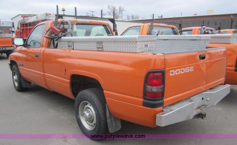 image for item B5632 2001 Dodge Ram 2500 pickup truck