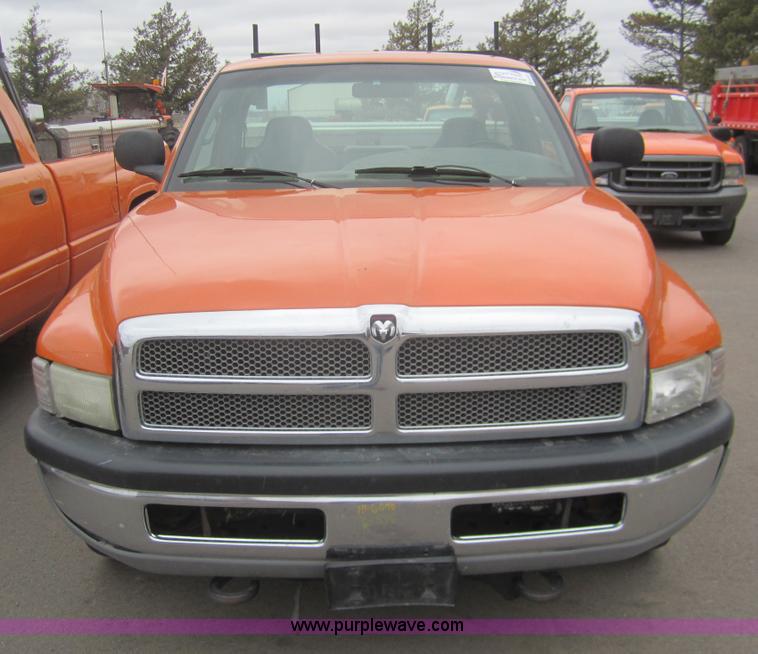 image for item B5632 2001 Dodge Ram 2500 pickup truck