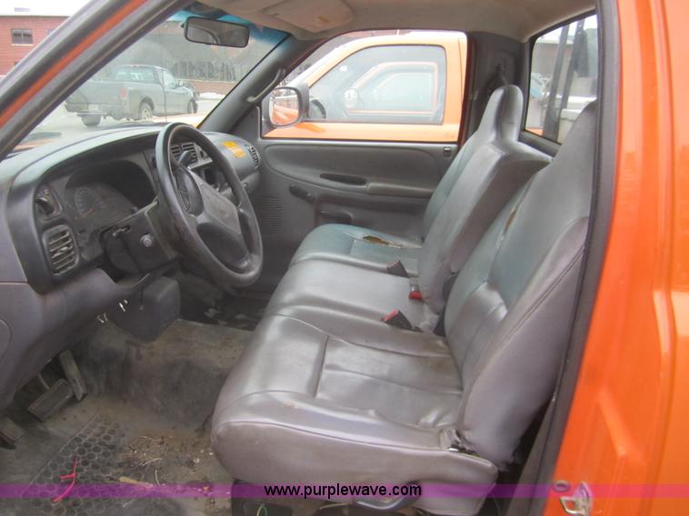 image for item B5632 2001 Dodge Ram 2500 pickup truck