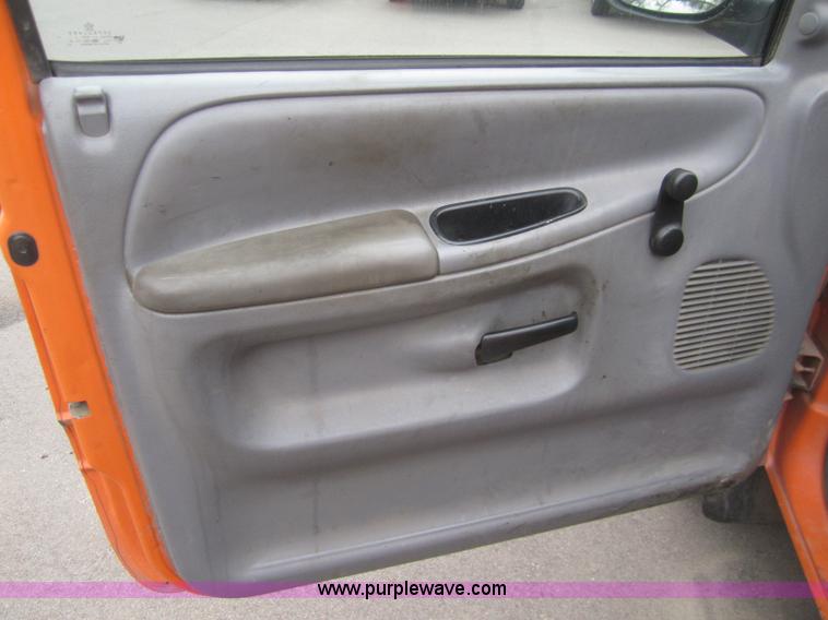 image for item B5632 2001 Dodge Ram 2500 pickup truck