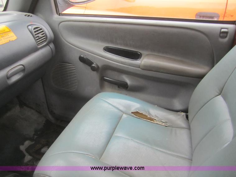 image for item B5632 2001 Dodge Ram 2500 pickup truck