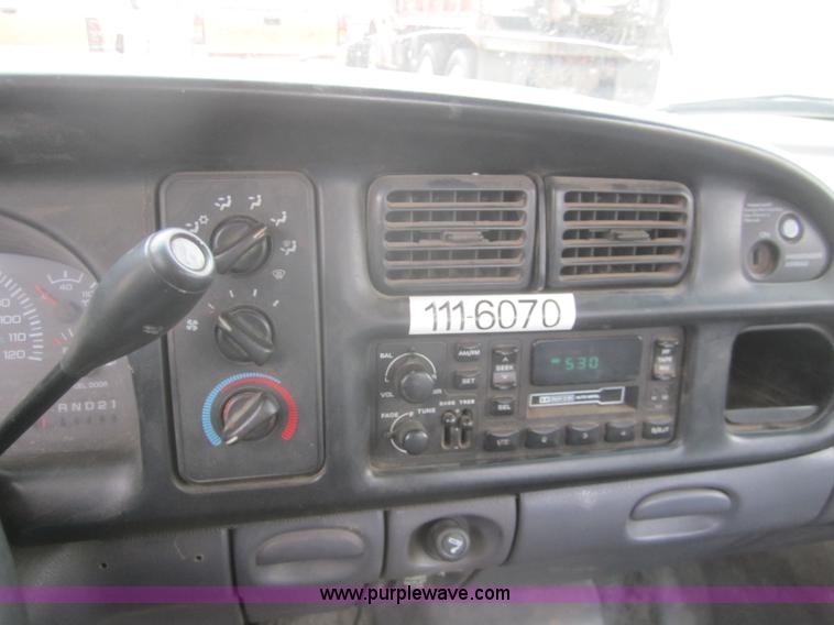 image for item B5632 2001 Dodge Ram 2500 pickup truck