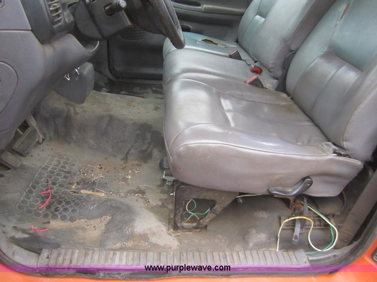 image for item B5632 2001 Dodge Ram 2500 pickup truck