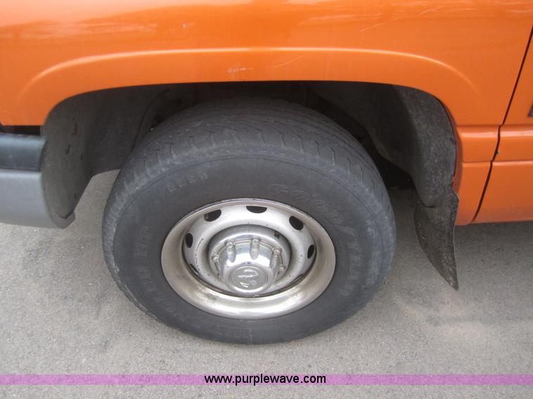 image for item B5632 2001 Dodge Ram 2500 pickup truck