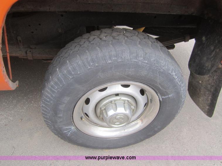 image for item B5632 2001 Dodge Ram 2500 pickup truck