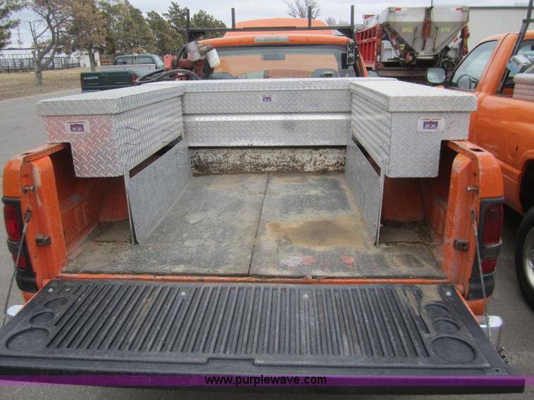 image for item B5632 2001 Dodge Ram 2500 pickup truck
