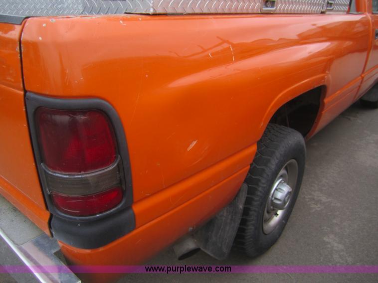image for item B5632 2001 Dodge Ram 2500 pickup truck