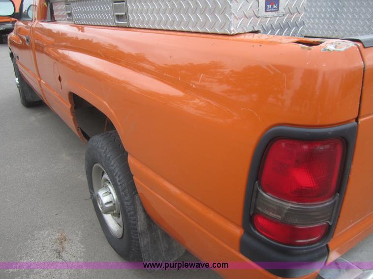 image for item B5632 2001 Dodge Ram 2500 pickup truck