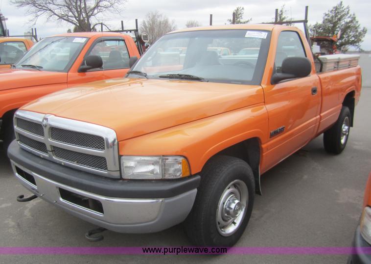 image for item B5633 2001 Dodge Ram 2500 pickup truck