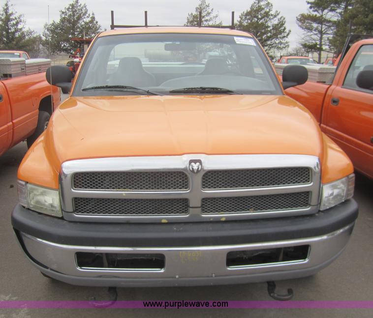 image for item B5633 2001 Dodge Ram 2500 pickup truck