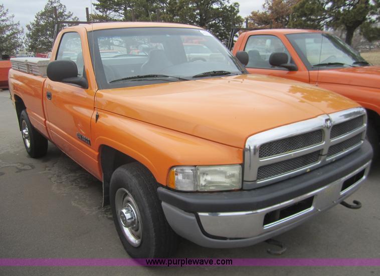 image for item B5633 2001 Dodge Ram 2500 pickup truck