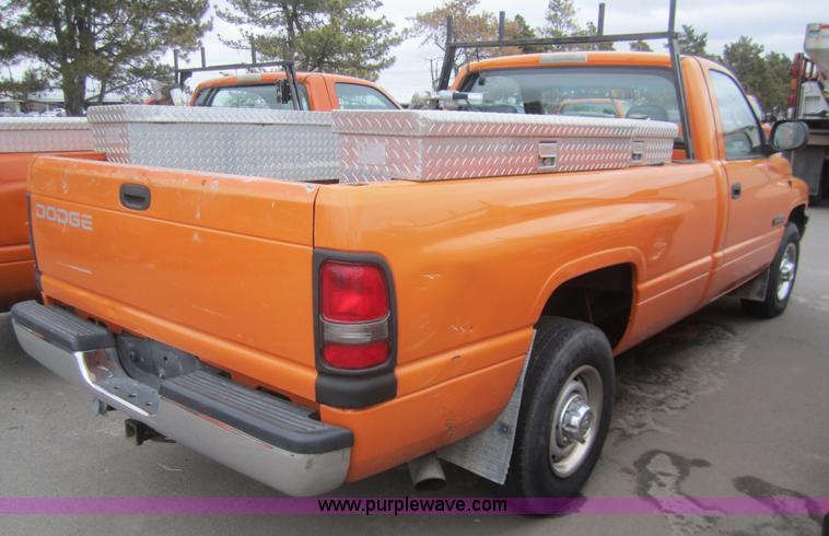 image for item B5633 2001 Dodge Ram 2500 pickup truck