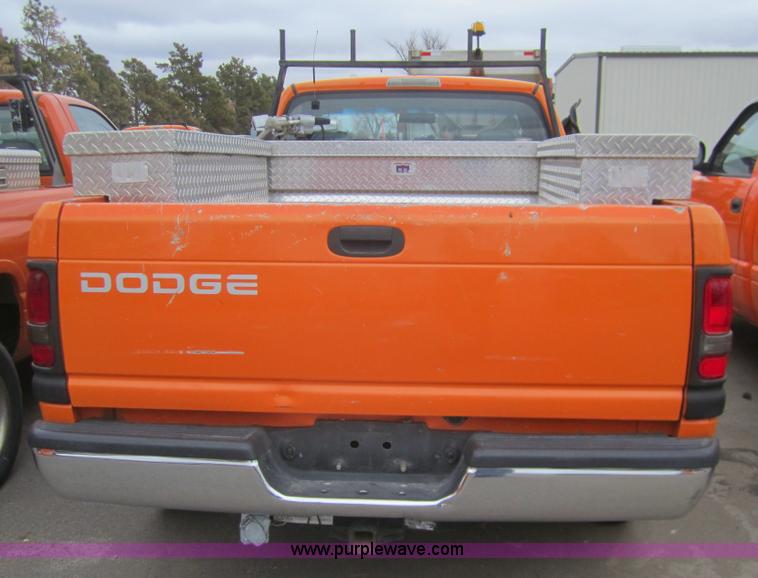 image for item B5633 2001 Dodge Ram 2500 pickup truck