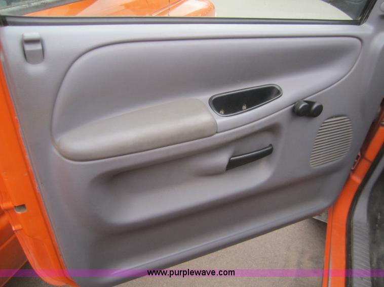 image for item B5633 2001 Dodge Ram 2500 pickup truck