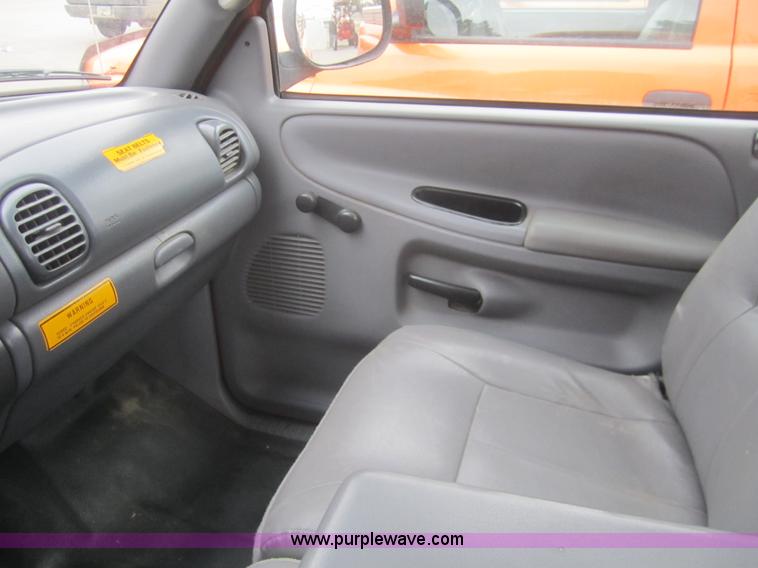 image for item B5633 2001 Dodge Ram 2500 pickup truck