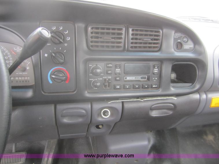 image for item B5633 2001 Dodge Ram 2500 pickup truck