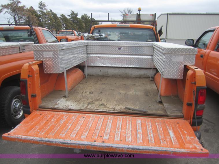 image for item B5633 2001 Dodge Ram 2500 pickup truck