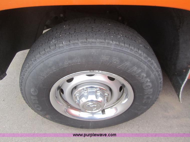 image for item B5633 2001 Dodge Ram 2500 pickup truck