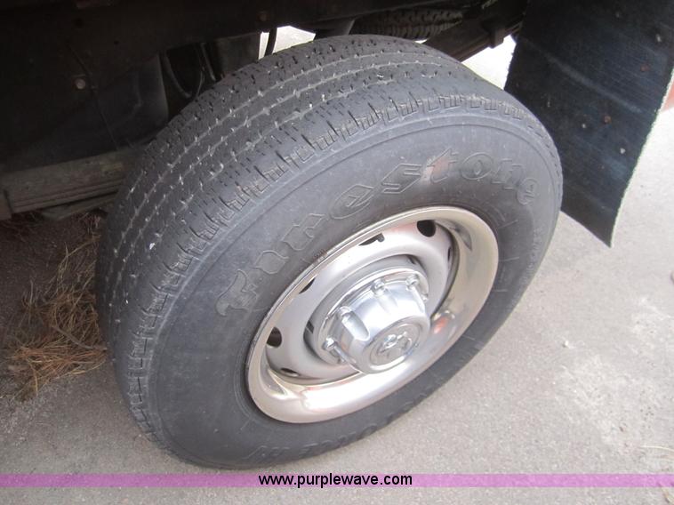 image for item B5633 2001 Dodge Ram 2500 pickup truck