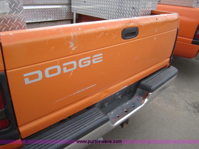 image for item B5633 2001 Dodge Ram 2500 pickup truck