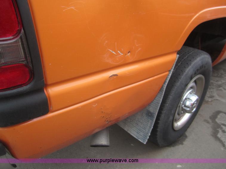 image for item B5633 2001 Dodge Ram 2500 pickup truck