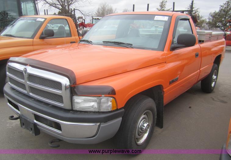 image for item B5634 2001 Dodge Ram 2500 pickup truck