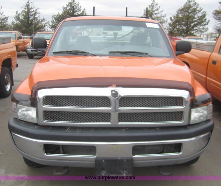 image for item B5634 2001 Dodge Ram 2500 pickup truck