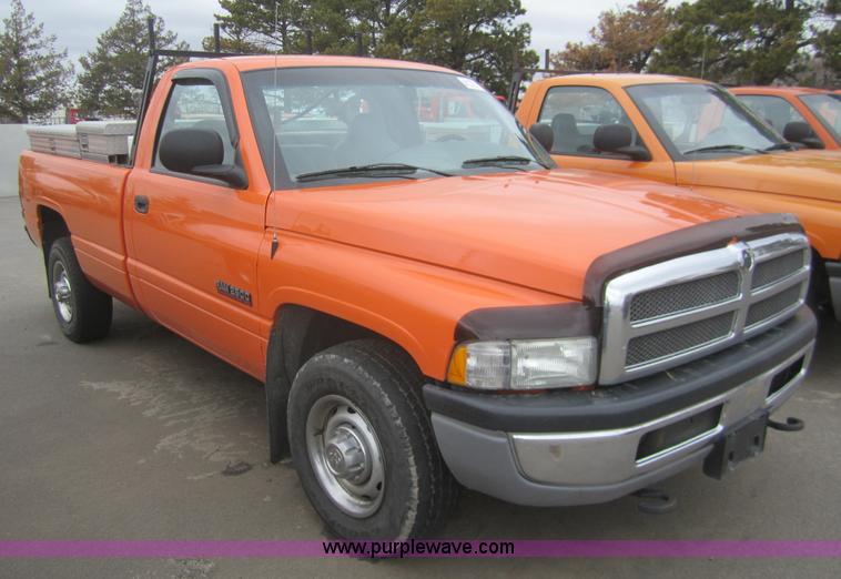 image for item B5634 2001 Dodge Ram 2500 pickup truck