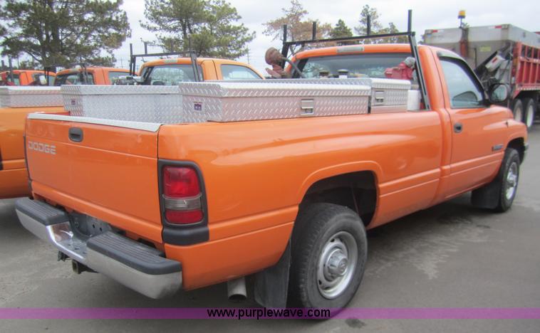 image for item B5634 2001 Dodge Ram 2500 pickup truck