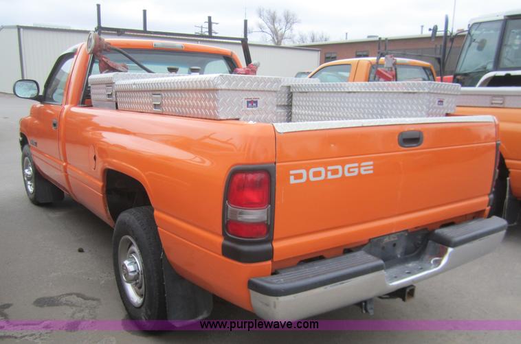 image for item B5634 2001 Dodge Ram 2500 pickup truck