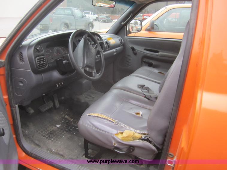 image for item B5634 2001 Dodge Ram 2500 pickup truck