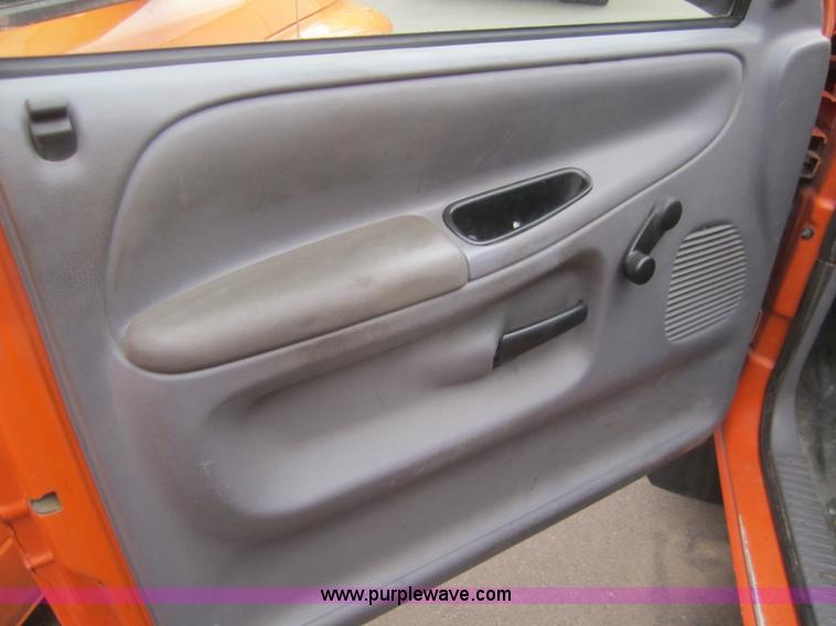 image for item B5634 2001 Dodge Ram 2500 pickup truck