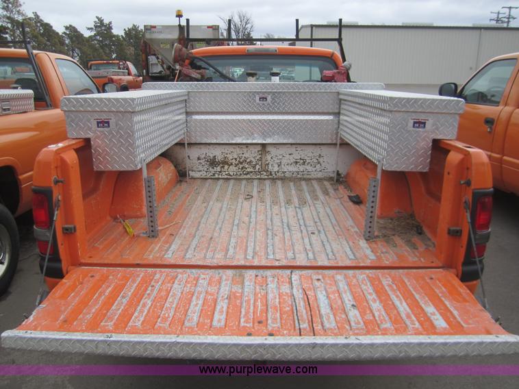 image for item B5634 2001 Dodge Ram 2500 pickup truck