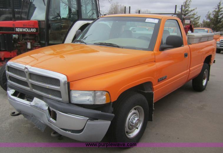 image for item B5635 2001 Dodge Ram 2500 pickup truck