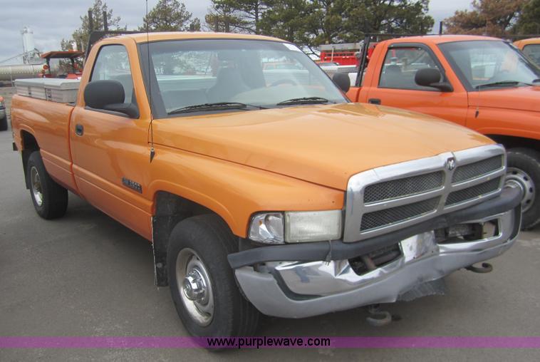 image for item B5635 2001 Dodge Ram 2500 pickup truck