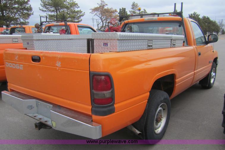 image for item B5635 2001 Dodge Ram 2500 pickup truck